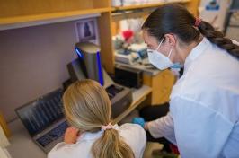 Station scientist Maria Carlota Dao (left) and research assistant and doctoral student Brandy Moser ‘23G work in Dao’s lab.